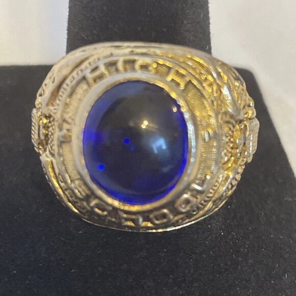 Uncas Size 9 High School Ring Blue Stone Side Crests Generic no yr or school - Picture 3 of 9
